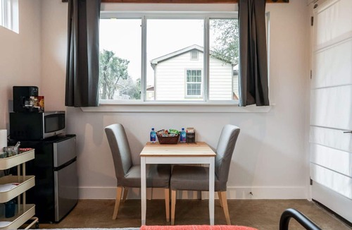 Chestnut House | Lower Flat- New, Comfortable, Luxury Room near UT, Downtown & Bars&Restaurants