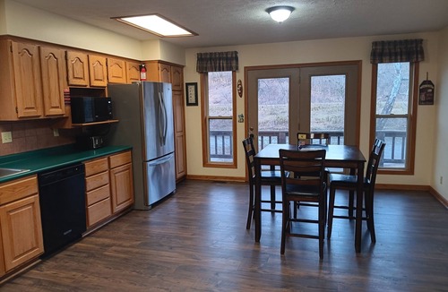 Flippin House | LOWEST SUMMER RATES ON WHITE RIVER W/2 SLIP COVERED BOAT DOCK! GREAT FISHING!