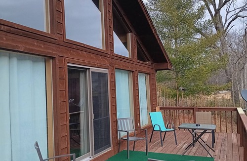 Flippin House | LOWEST SUMMER RATES ON THE WHITE RIVER! AMAZING FLY & SPIN FISHING IN BACKYARD!