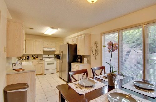 Lubbock House | Lubbock Home w/Deck & Yard - 8 Miles to TTU!
