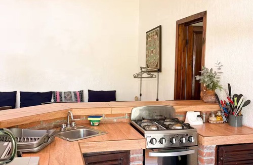 Pasajcap House | Luciérnaga–Big Central Studio con acceso al lago y jardín