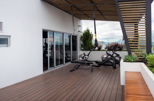Zona 13 Apartment | Lujoso con una Vista al Aeropuerto y Montañas
