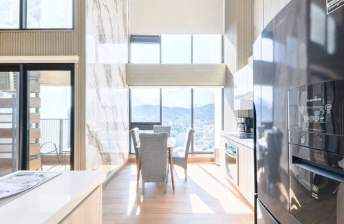 Monterrey Centro Apartment | Lujoso Departamento con doble altura, 3 recámaras y 2 pisos en zona La Purísima