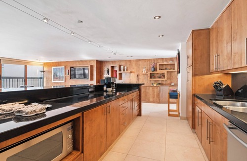 Vail Condo | Luminous 3BR A/C Marble & Hardwood Luxury with Stunning Mountain Views