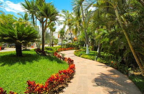 Zona Dorada Resort | Luna Palace