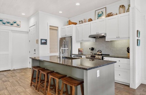 Cinnamon Shore Condo | Luxe 3rd-Fl Corner Condo w/Bird's-Eye View of Cinnamon Shore Town Center!