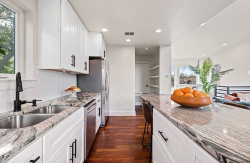 Govalle House | Luxe 4BR Austin Home | Balcony & Private Deck