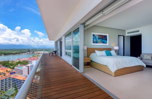 North Hotel Zone Condo | Luxe 4BR Oceanfront Condo w/Panoramic Views |Pool