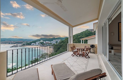 Santa Maria Huatulco Condo | Luxe Oceanfront Condo Overlooking Resort District