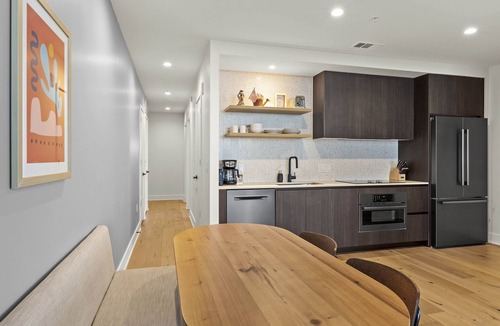 Rainey Street Historic District Condo | Luxe Rainey St High Rise | Heated Pool | Gym | ATX