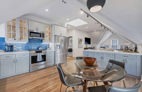 Walnut Hills Apartment | Luxurious 2 Bdrm 2 Bath 3rd floor