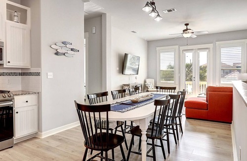 Sailhouse House | Luxurious Beach House with Pool Incredible for Small Groups in Rockport, Texas