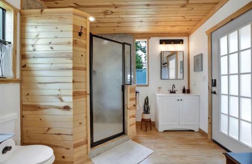 Fredericksburg House | Luxurious Cottage on 3-Acre's in Fred Wine Country