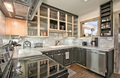 Bergheim House | Luxurious German-Style Ranch Vacation Rental with Pool Access and Stunning Views in Bergheim, Texas