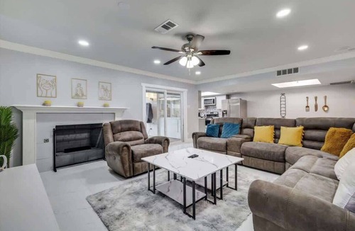 The Colony House | Luxurious Home with Pool, Grill, Sauna & Game Room
