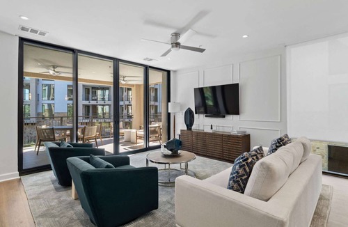 Horseshoe Bay Apartment | Luxurious Lakefront Stay + Dining, Golf, & Spa