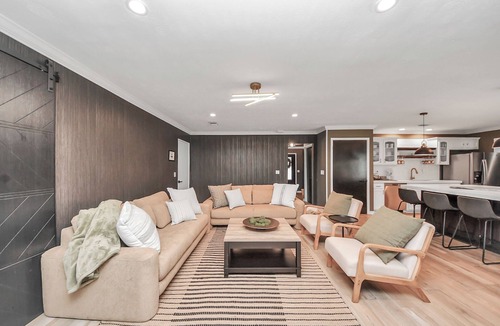 Atascocita House | Luxurious Modern Retreat | 8BR Pool + Arcade