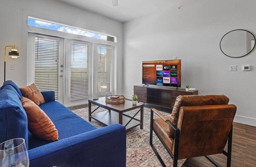 West Oak Hill Apartment | Luxurious New Unit|2Bd2Ba|Pool, Golf Sim
