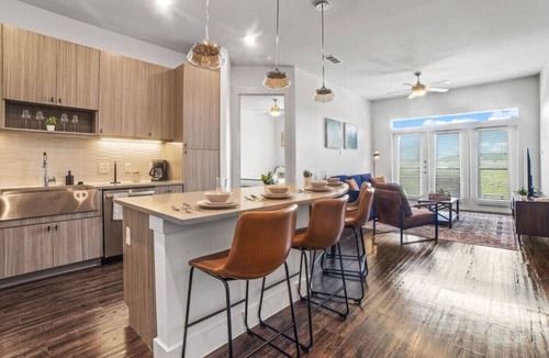 West Oak Hill Apartment | Luxurious New Unit|2Bd2Ba|Pool, Golf Sim
