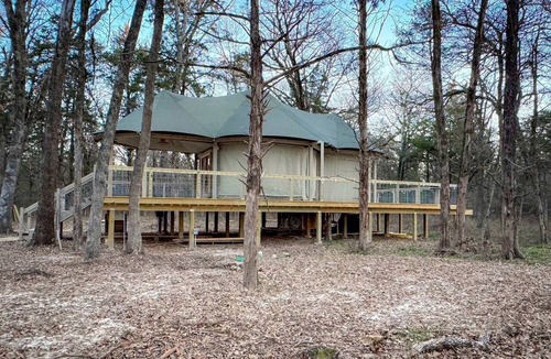 Miller Grove RV Rental | Luxurious Romantic Glamping Cabin with Outdoor Tub near Lake Fork in East Texas