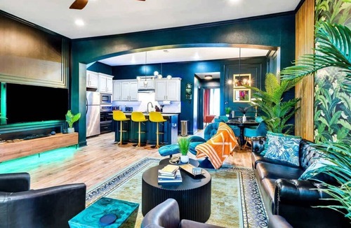 South Baton Rouge Condo | Luxurious Townhome Near LSU | Modern & Chic Stay
