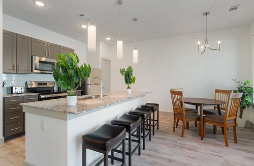 Stony Ridge North Apartment | Luxury 1BD/1BA Near Airport 3498