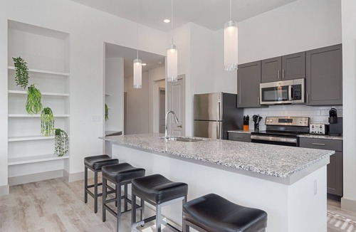 Stony Ridge North Apartment | Luxury 2BD/2BA Next to Airport 9193