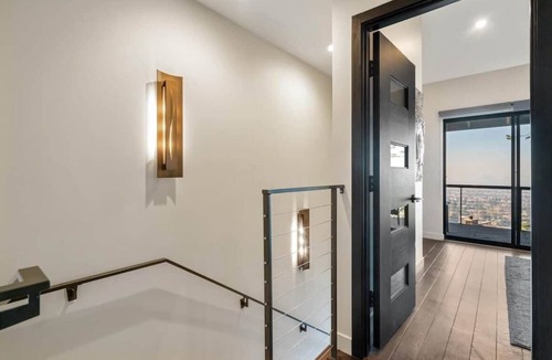 Claremont Hills House | Luxury 3BR Hillside Retreat w/AC – Panoramic View