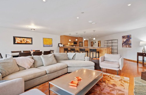 Vail Condo | Luxury 4BR Two King Suites Modern Mountain Elegance & Vail Views