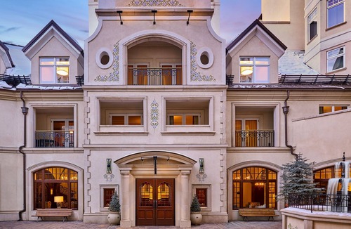 Vail Hotel | Luxury Alpine Room | Rooftop Hot Pools