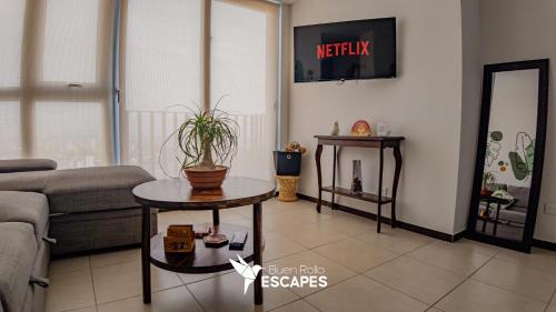 Zona 11 Apartment | Luxury Apartments - King Bed - Pool - Gym & Free Parking