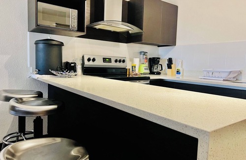 Zona 11 Apartment | Luxury Apt near airport