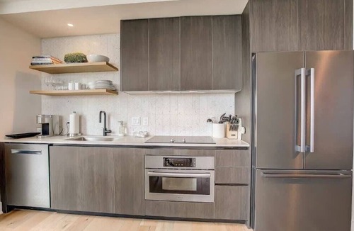 Rainey Street Historic District Condo | Luxury Austin TX Rooftop Oasis w/Heated Pool