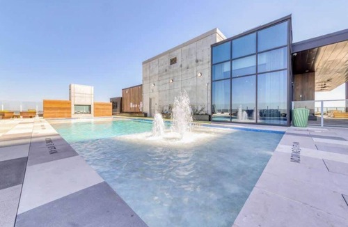 Rainey Street Historic District Condo | Luxury Austin TX Rooftop Oasis w/Heated Pool