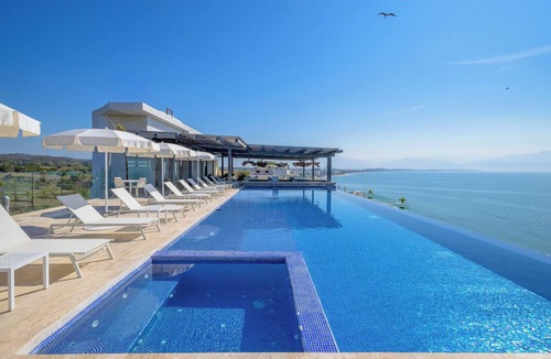 Bucerias Condo | Luxury Beachfront 4BR/Panoramic Ocean View + Rooftop & beach pool + Gym + Spa