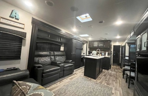 Dripping Springs House | Luxury Caravan Rental in Texas for Amazing Glamping Getaways