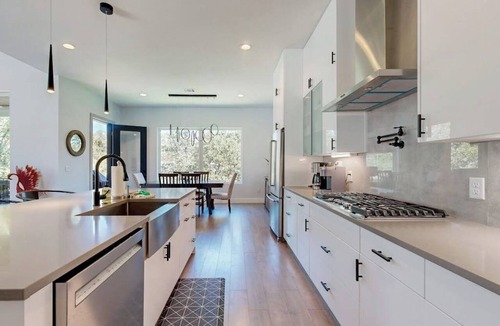 Horseshoe Bay West House | Luxury hill country home in Horseshoe Bay near Lake LBJ & golfing with gameroom