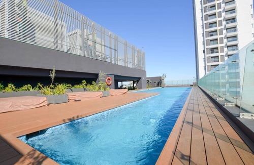 Monterrey Centro Apartment | ¡Luxury in Santa Lucía! Wifi, Gym & Pool 6 guests