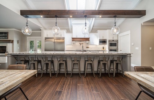 Mid America House | Luxury Lakefront Lodge - 16 Beds! 8 BRs! Sleeps 32!