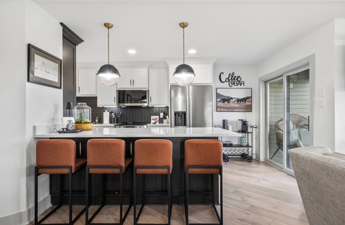 Lake Hamilton Condo | Luxury Lakefront Retreat I Pool - Hot Tub - Balcony Views