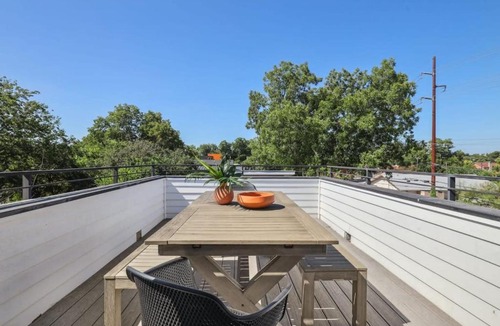 Govalle House | Luxury Modern Comfort with Private Heated Pool