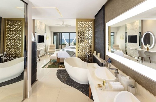 San Jose del Cabo Hotel | Luxury Oceanfront Junior Suite with Resort Amenities