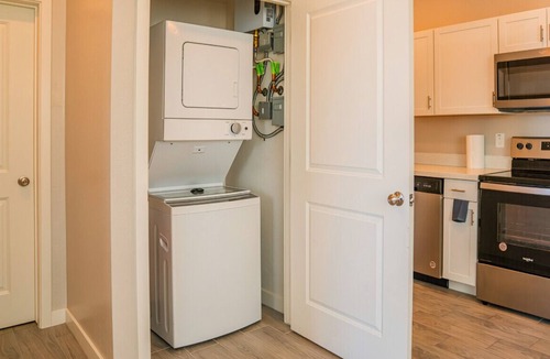 Glendale Apartment | Luxury Stay 20mins to State Farm Stadium