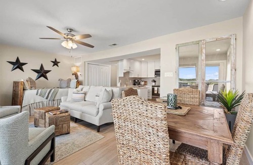 Briarcliff Condo | Luxury Waterfront Condo Pool + Hot tub Sleeps 4