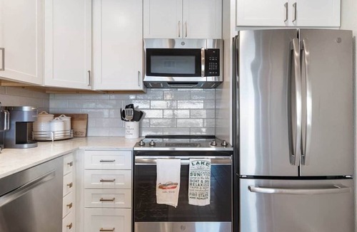 Briarcliff Condo | Luxury Waterfront Condo Pool + Hot tub Sleeps 4