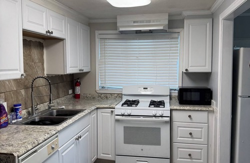 Monticello Condo | Luxury West 7th Fort Worth Stay - Balcony W/D