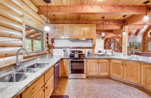 Whitefish House | Luxury Whitefish & Glacier Log Lodge Hot Tub 2 King Suites Firepit & Yard