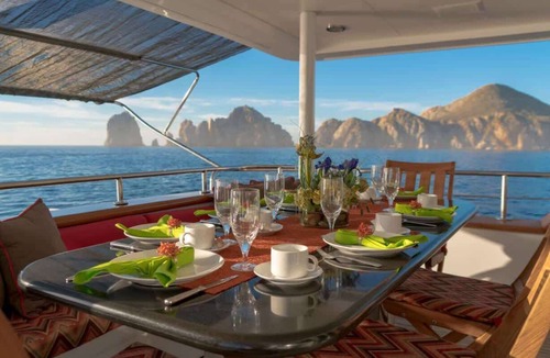 Las Garzas Boat Rental | Luxury Yacht in La Paz