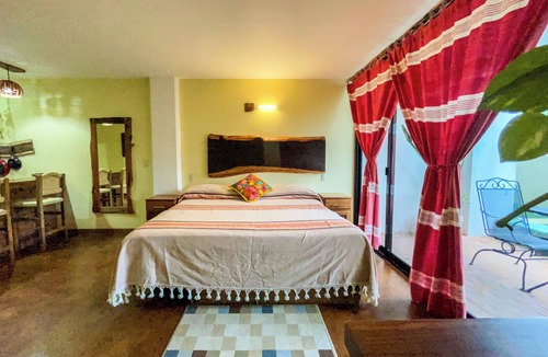 Hidalgo House | Madre Tierra Hotel & Coworking & Hostal