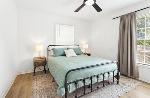 Nacogdoches House | Main House and Tiny Home Near SFA